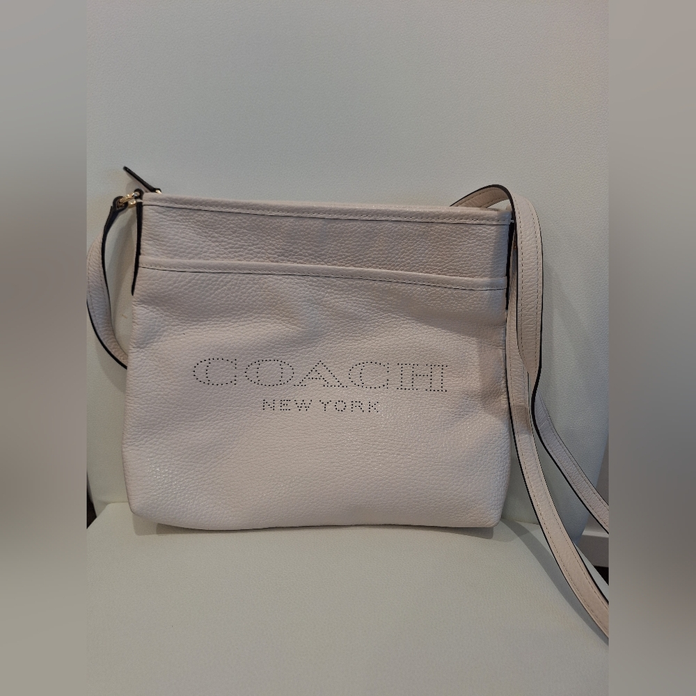 EUC Coach Off-White Pebbled Leather Crossbody